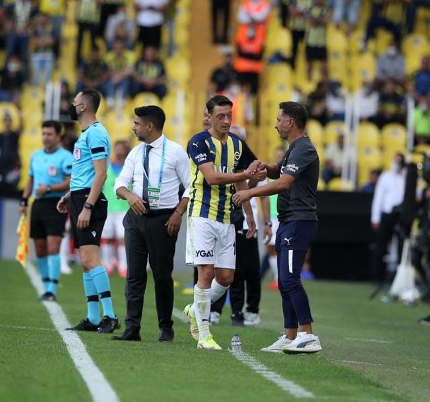 Mesut Özil sosyal medyada Ali Koç canlı yayında tepki göstermişti! Bu sefer Vitor Pereira patladı 'Ne Mesut'u; Hulk, Oscar, Arnautovic'le...'