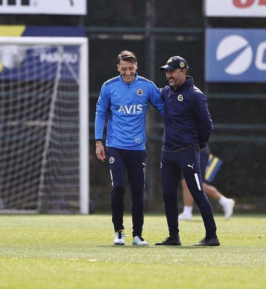 Mesut Özil sosyal medyada Ali Koç canlı yayında tepki göstermişti! Bu sefer Vitor Pereira patladı 'Ne Mesut'u; Hulk, Oscar, Arnautovic'le...'
