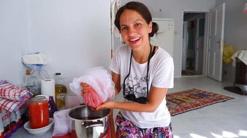 Kredisini ödedikleri evi satarak haritada ilk gördükleri köye saptılar!