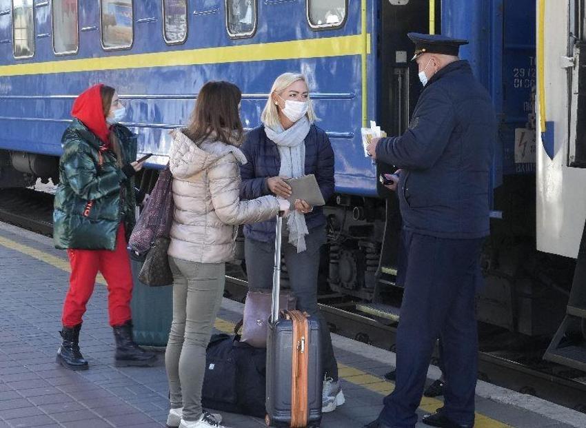 Yasak kararları peş peşe geliyor! Hafta içi hafta sonu sokağa çıkma, evden çalışma ve...
