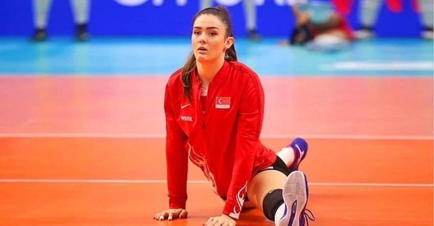 Ünlü voleybolcu Zehra Güneş pozlarıyla sosyal medyayı salladı! 'Böbreklerini üşüteceksin'