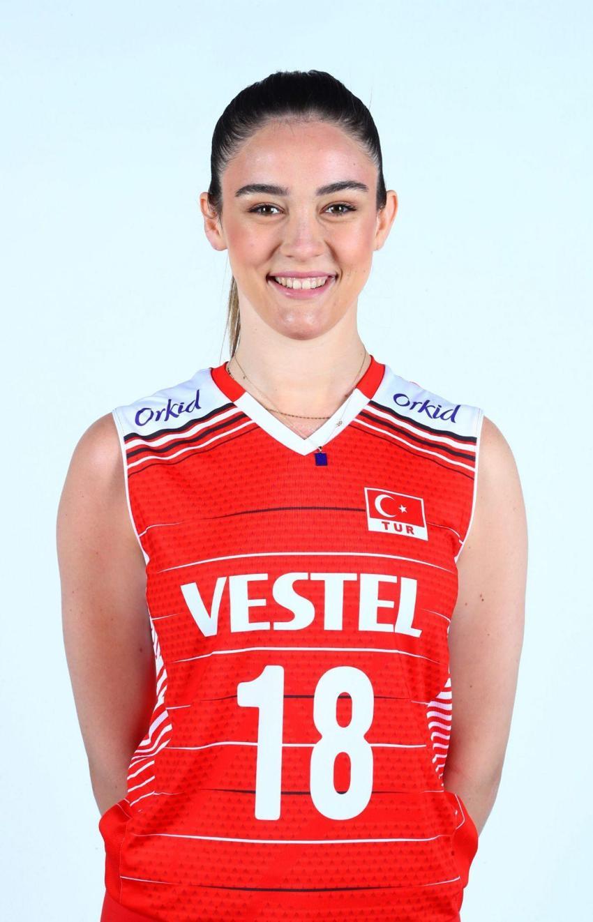 Ünlü voleybolcu Zehra Güneş pozlarıyla sosyal medyayı salladı! 'Böbreklerini üşüteceksin'