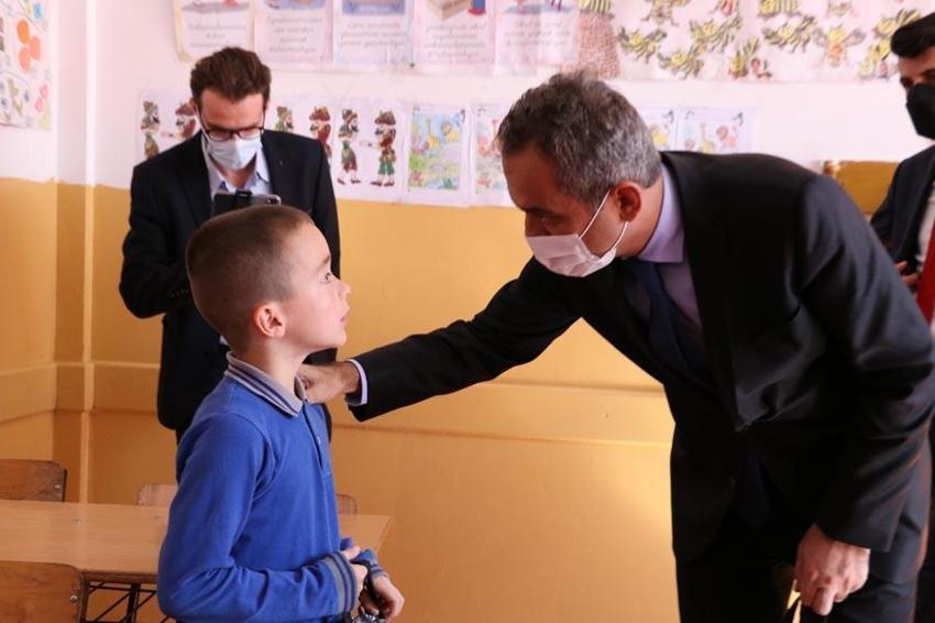 MEB resmen duyurdu! Yasak geldi ve 5 yıl kararı...