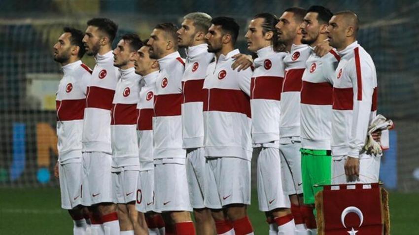 4 maçta 10 puan aldı ama... Dün Karadağ'ı deplasmanda devirip Play-Off'a kalan Kuntz hakkında akılalmaz yorum! 'Ölü, Eski tas eski hamam'