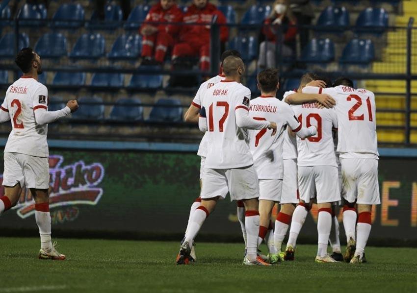 4 maçta 10 puan aldı ama... Dün Karadağ'ı deplasmanda devirip Play-Off'a kalan Kuntz hakkında akılalmaz yorum! 'Ölü, Eski tas eski hamam'