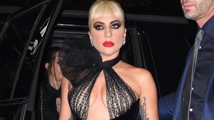 Lady Gaga gündemden düşmüyor! Transparan elbisesiyle...