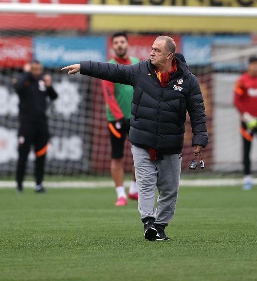 Milli futbolcular geri geldi Morutan iyileşti! Fatih Terim'in Fenerbahçe derbisindeki 11'i netleşti! Diagne, Mostafa Mohamed, Halil Dervişoğlu...