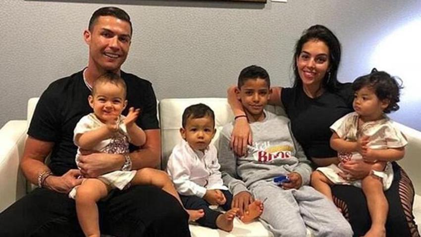 Ronaldo'nun sevgilisi Georgina Rodriguez kafa karıştırdı! Messi'ye kalp...