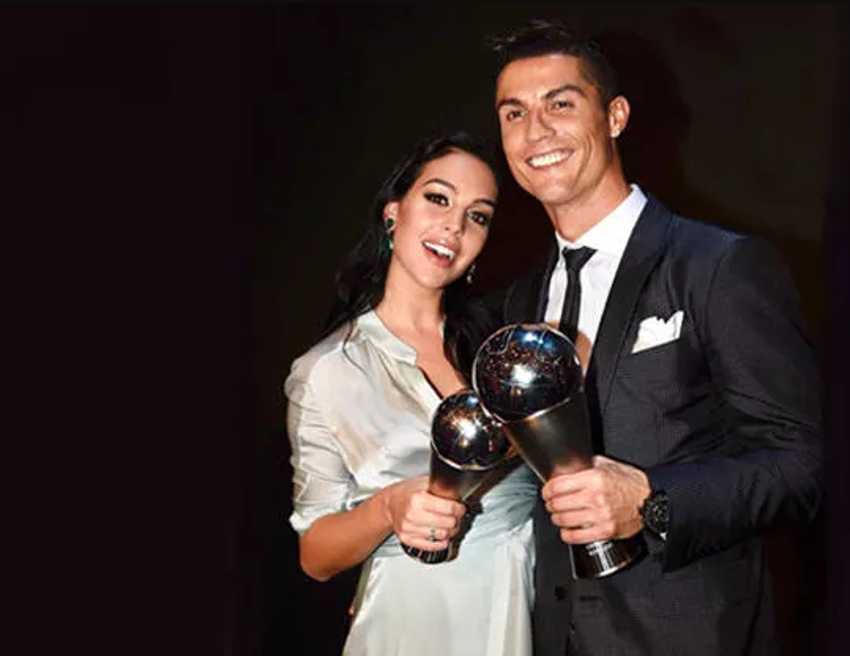 Ronaldo'nun sevgilisi Georgina Rodriguez kafa karıştırdı! Messi'ye kalp...
