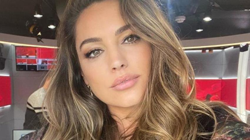 İngiliz model Kelly Brook'un aşk pozlarına beğeni yağıyor!