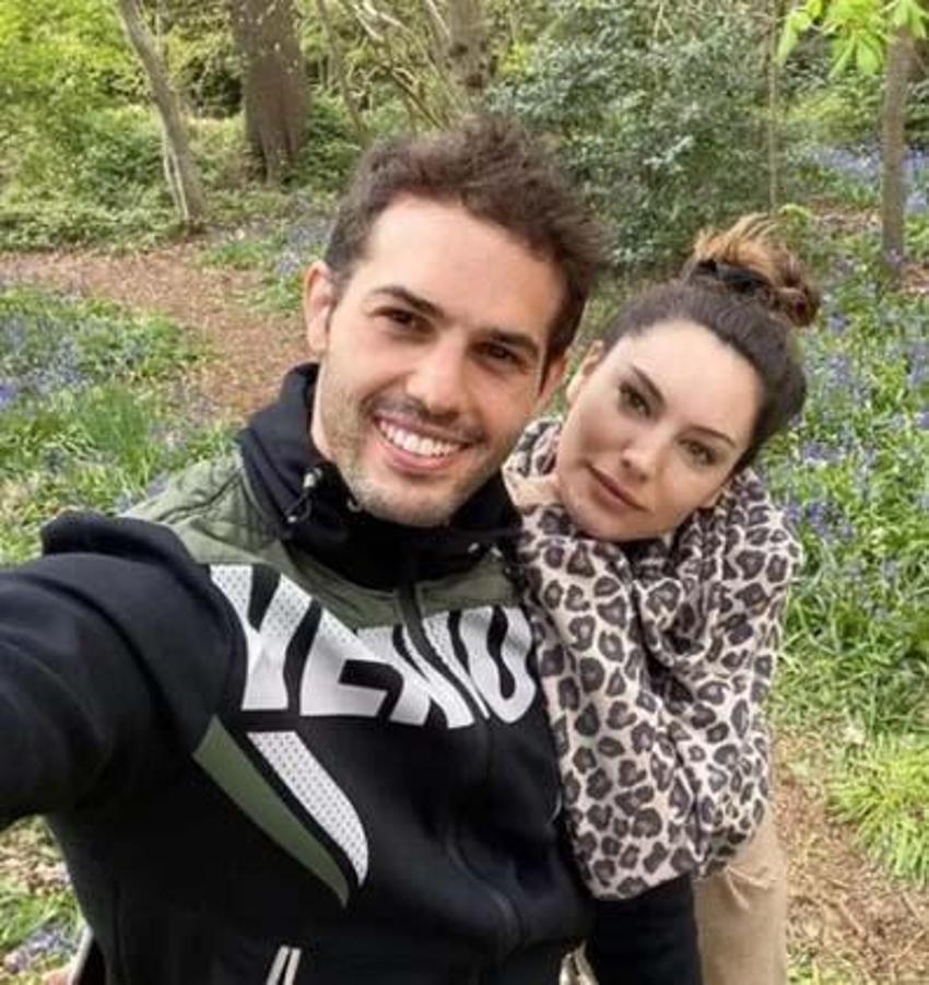 İngiliz model Kelly Brook'un aşk pozlarına beğeni yağıyor!
