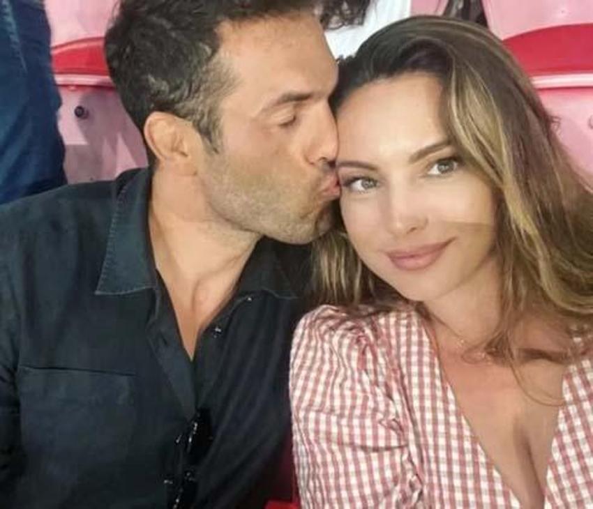 İngiliz model Kelly Brook'un aşk pozlarına beğeni yağıyor!