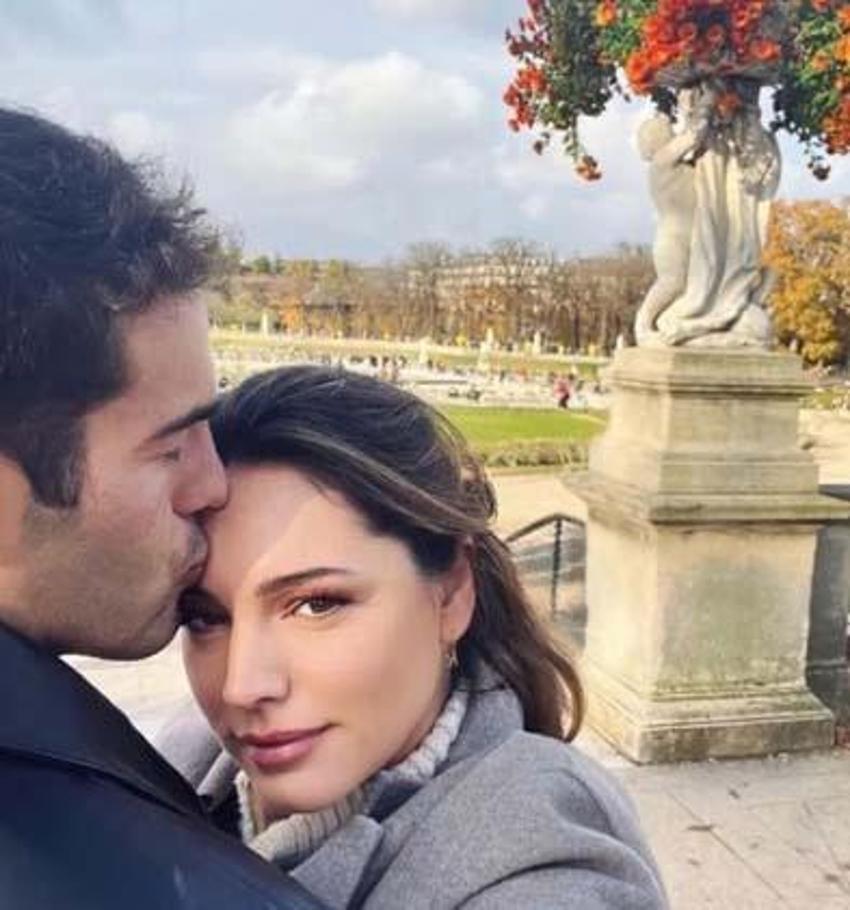 İngiliz model Kelly Brook'un aşk pozlarına beğeni yağıyor!