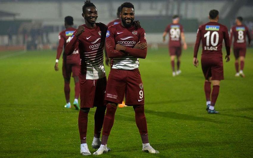 Fenerbahçe'nin kapısından dönmüş Katar'ın yolunu tutmuştu! Boupendza Süper Lig'e geliyor ama 'Kanarya'ya' değil! Menajeri resmen açıkladı