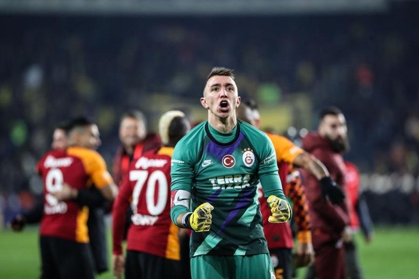 Dün Rıdvan Dilmen de bahsetmişti! Galatasaray - Fenerbahçe derbisine yabancı hakem! Listede Yunanlı, İngiliz, Bulgar, Alman isimler var
