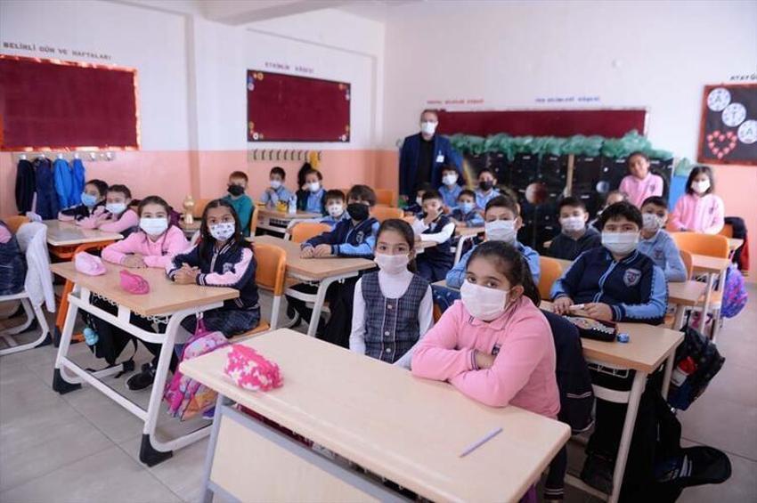 Milli Eğitim Bakanlığı son dakika olarak duyurdu! MEB'den flaş yüz yüze eğitim kararı, pazartesi...