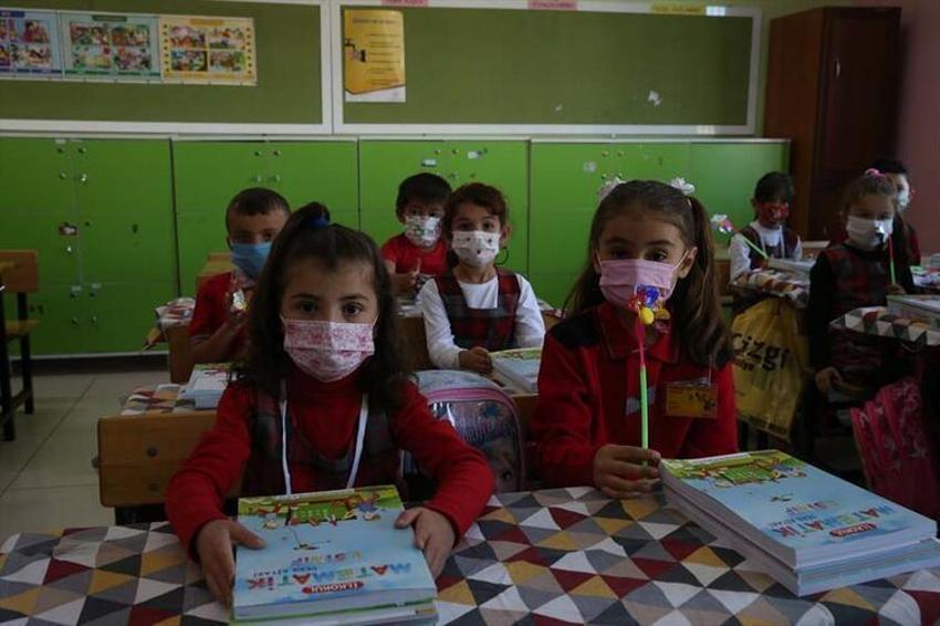 Milli Eğitim Bakanlığı son dakika olarak duyurdu! MEB'den flaş yüz yüze eğitim kararı, pazartesi...