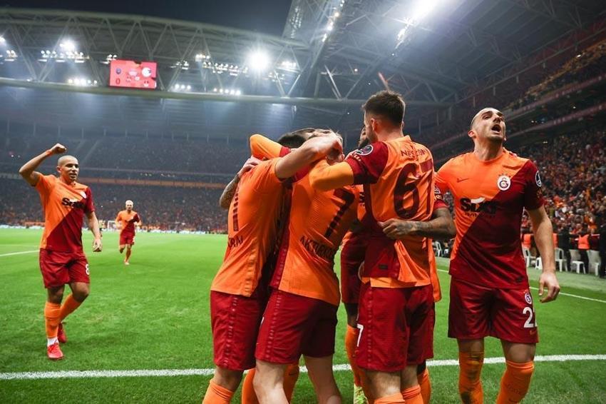 Galatasaray - Fenerbahçe derbisinden sonra kulis bilgisini verdi! Eğer Vitor Pereira kaybetseydi Mesut Özil, İrfan Can Kahveci, Kim Min Jae, Berke Özer, Mert Hakan...