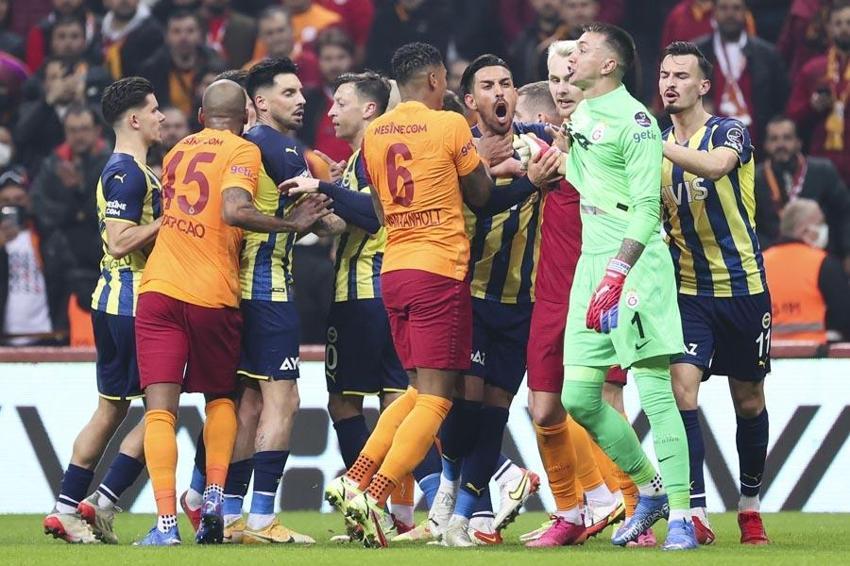 Galatasaray - Fenerbahçe derbisinden sonra kulis bilgisini verdi! Eğer Vitor Pereira kaybetseydi Mesut Özil, İrfan Can Kahveci, Kim Min Jae, Berke Özer, Mert Hakan...