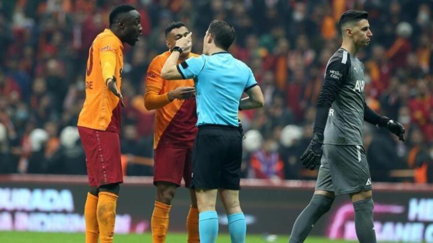 'Beni mi atacaksın?' demiş Halil Umut Meler'den kırmızıyı yemişti! Tedbire uymama ve hakaretten Fatih Terim'e rekor ceza