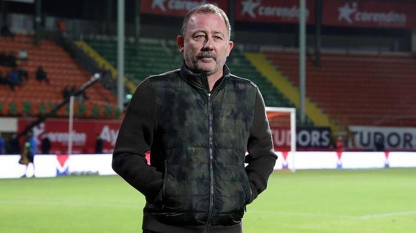 Beşiktaş'ta N'Sakala'nın kadro dışı kalması kesmedi! Sergen Yalçın depremi 'Madem istiyorsunuz bundan çekinmiyorum ve istifa...'