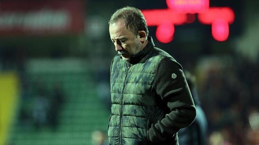 Beşiktaş'ta N'Sakala'nın kadro dışı kalması kesmedi! Sergen Yalçın depremi 'Madem istiyorsunuz bundan çekinmiyorum ve istifa...'