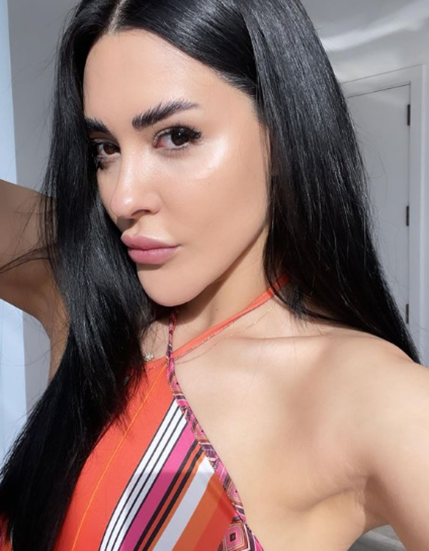 Ayşegül Doğan'dan yeni poz! Estetik harikası...