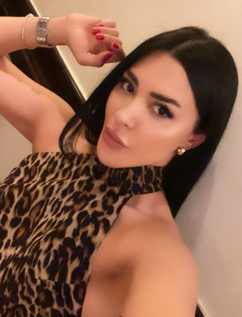 Ayşegül Doğan'dan yeni poz! Estetik harikası...