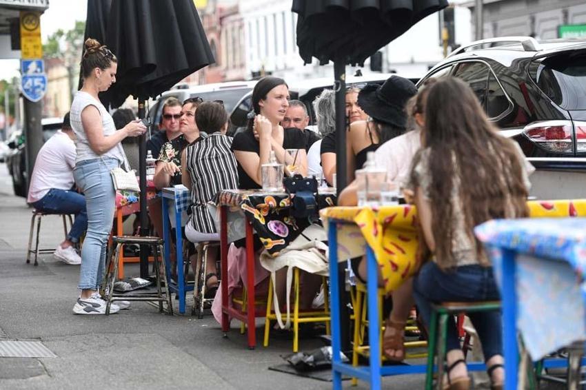 Hafta içi hafta sonu sokağa çıkma yasaklarıyla ilgili son dakika açıklaması! Bakan duyurdu...