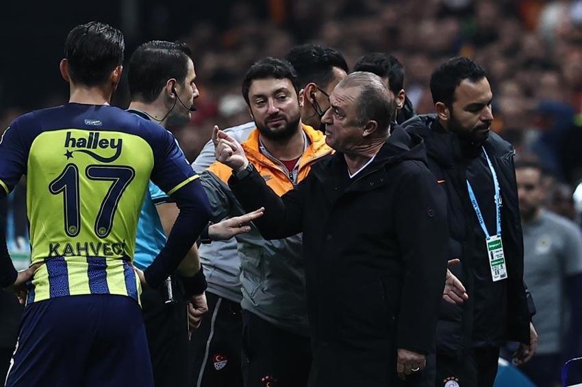 Derbiden ağır hasarlı çıkan Galatasaray'a transferde büyük şok! Xavi Barcelona'ya geldi Fatih Terim'in önünü kesti