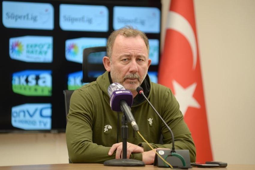 Sergen Yalçın Ajax maçı öncesi resmen açıkladı! 'Son 1-1,5 aydır görüşüyoruz maalesef ayrılık net bir şekilde...'