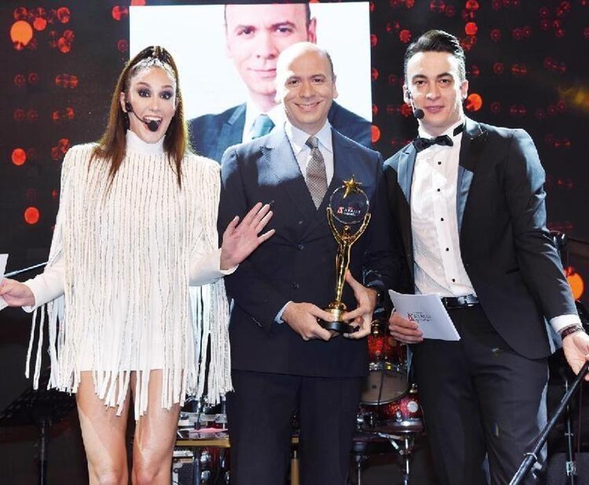 9. TV Yıldızları Ayaklı Gazete Ödülleri sahiplerini buldu! Ödül töreninde şıklık yarışı...