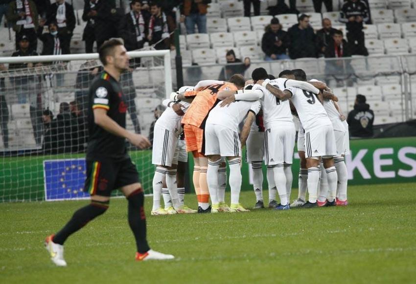 Haller Haaland'ın rekorunu kırdı tribünler Sergen Yalçın diye tezahürat yaptı! Beşiktaş Ajax'a kaybetti Larin ve Alex Teixeira sosyal medyayı ayağa kaldırdı