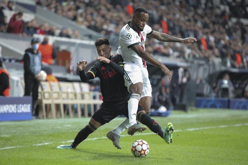 Haller Haaland'ın rekorunu kırdı tribünler Sergen Yalçın diye tezahürat yaptı! Beşiktaş Ajax'a kaybetti Larin ve Alex Teixeira sosyal medyayı ayağa kaldırdı