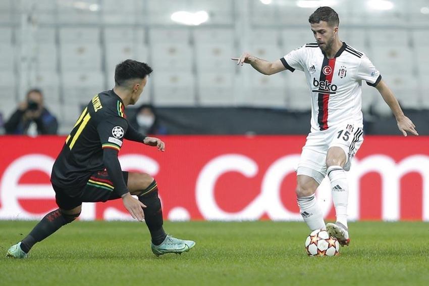 Haller Haaland'ın rekorunu kırdı tribünler Sergen Yalçın diye tezahürat yaptı! Beşiktaş Ajax'a kaybetti Larin ve Alex Teixeira sosyal medyayı ayağa kaldırdı