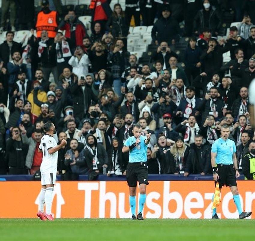 Haller Haaland'ın rekorunu kırdı tribünler Sergen Yalçın diye tezahürat yaptı! Beşiktaş Ajax'a kaybetti Larin ve Alex Teixeira sosyal medyayı ayağa kaldırdı