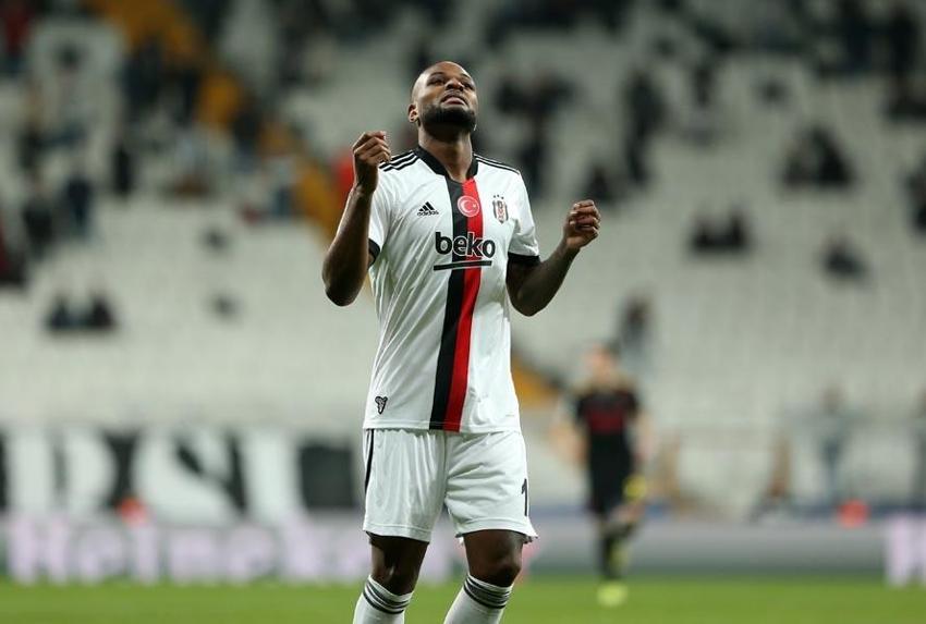 Haller Haaland'ın rekorunu kırdı tribünler Sergen Yalçın diye tezahürat yaptı! Beşiktaş Ajax'a kaybetti Larin ve Alex Teixeira sosyal medyayı ayağa kaldırdı