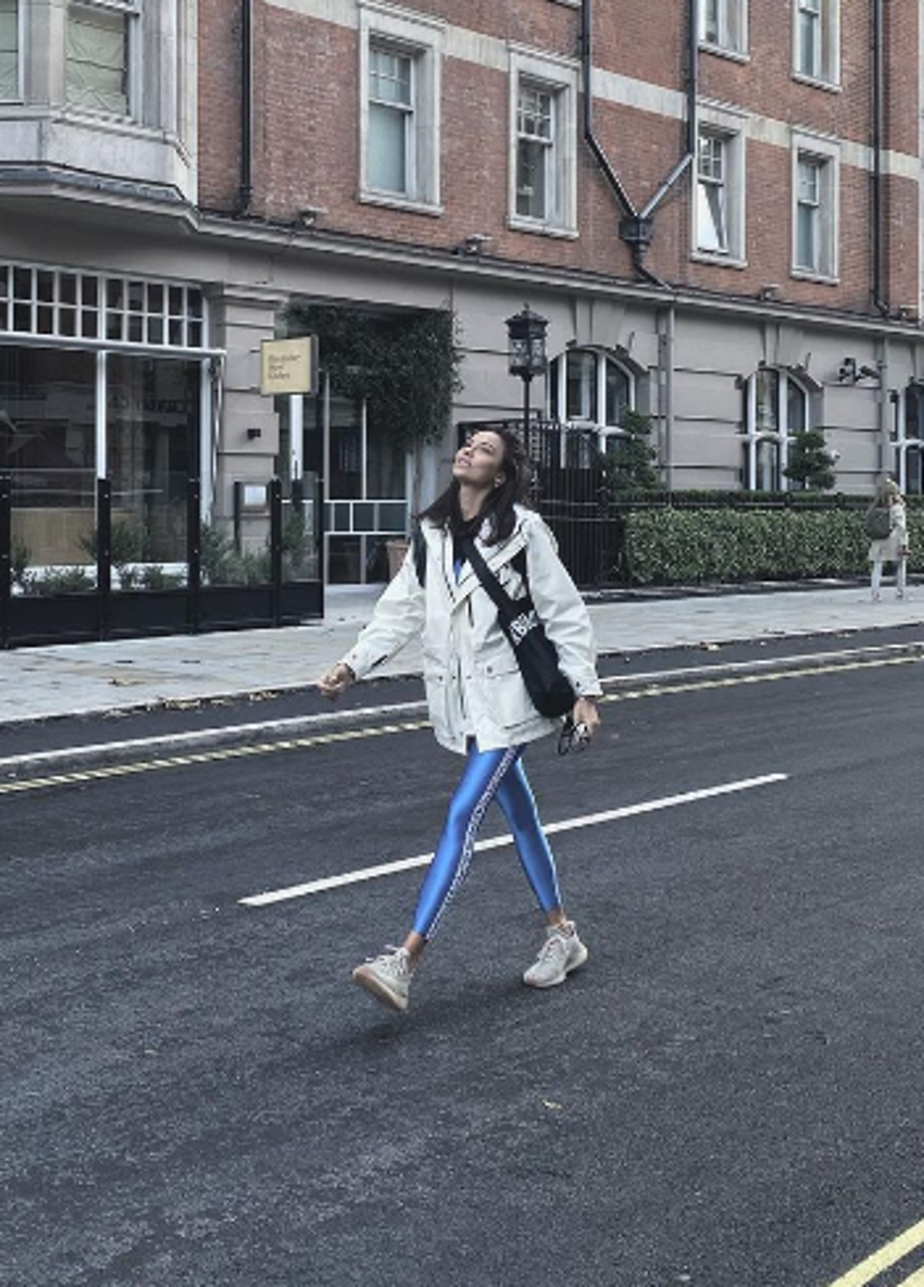 Tuvana Türkay'ın Londra pozu dikkat çekti!