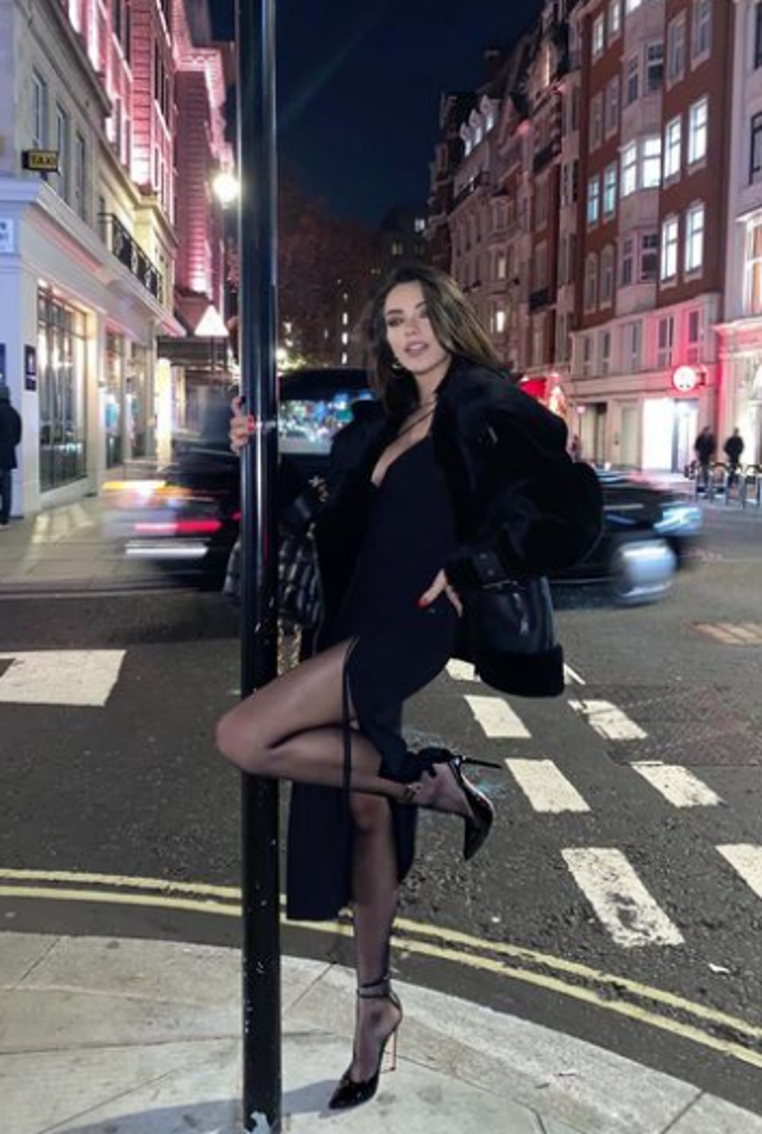 Tuvana Türkay'ın Londra pozu dikkat çekti!