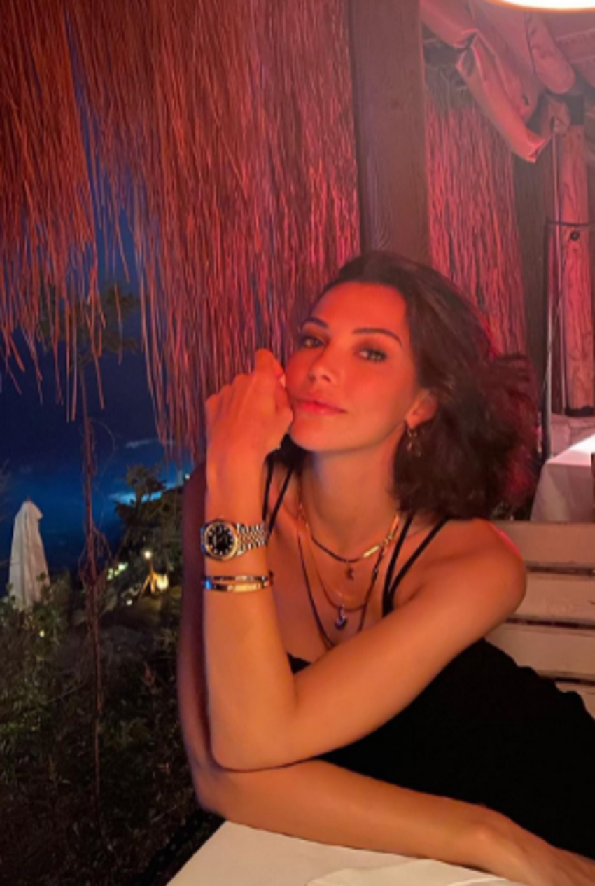 Tuvana Türkay'ın Londra pozu dikkat çekti!
