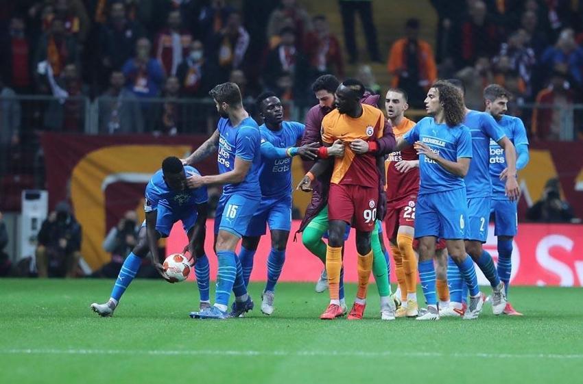 Galatasaray Marsilya'yı 4 golle geçti Muslera ve Diagne çıldırdı! Eğer Feghouli devreye girmeseydi olaylar alev alacatı