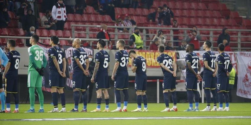 Fenerbahçe Olympiakos karşısında 89'da yedi futbolcular resmen yıkıldı! Maçtan sonra Vitor Pereira önce çılgına döndü sonra oyuncularına...