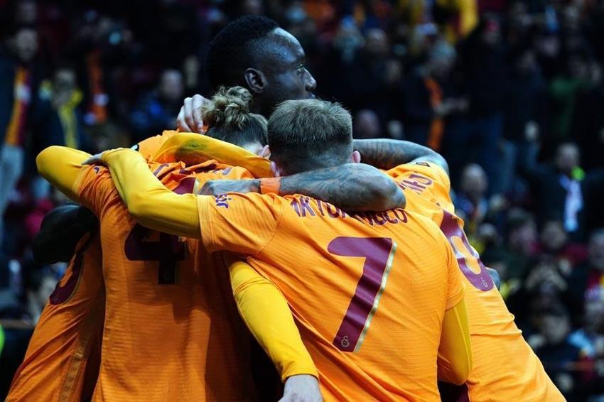 Galatasaray dün akşam Marsilya karşısında şov yaptı Fransız basını ağır yenilgiyi manşetlere taşıdı! 'İstanbul cehennemi...'