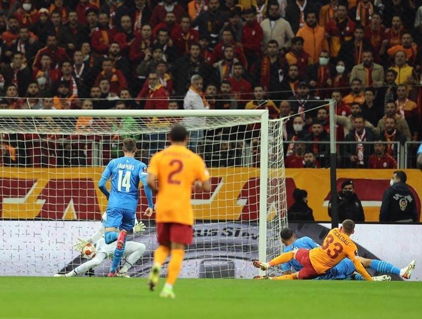 Galatasaray dün akşam Marsilya karşısında şov yaptı Fransız basını ağır yenilgiyi manşetlere taşıdı! 'İstanbul cehennemi...'