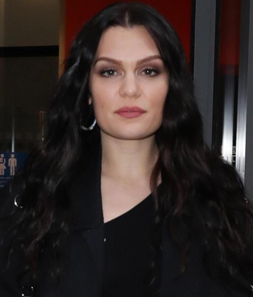 Pop yıldızı Jessie J'den kötü haber! Yüzlerce destek mesajı aldı!