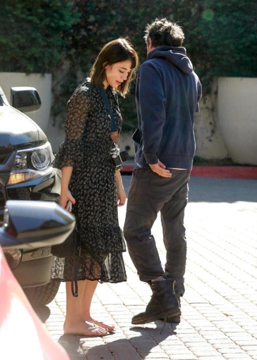 Casey Affleck aşkı onda buldu! Sokak ortasında romantik anlar
