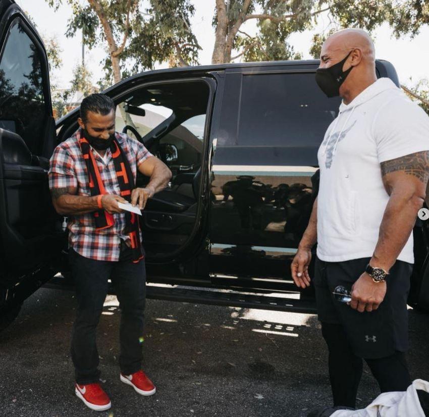 Dwayne Johnson hayranına kendi aracını hediye etti! 'Daha iyisine layıksın'