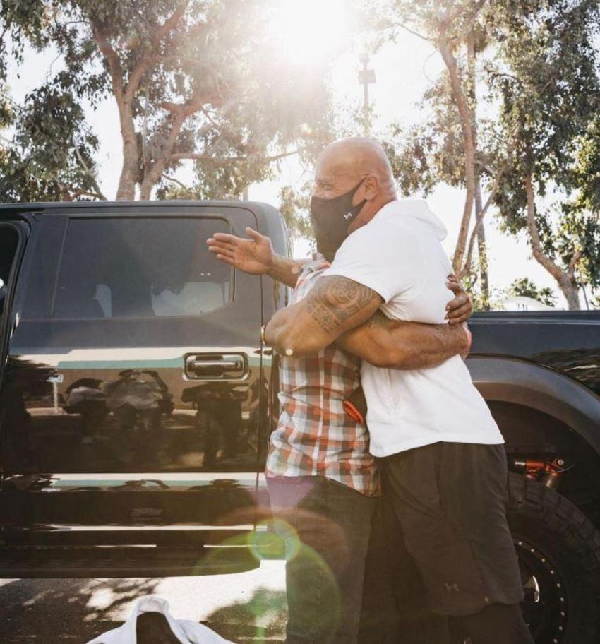 Dwayne Johnson hayranına kendi aracını hediye etti! 'Daha iyisine layıksın'