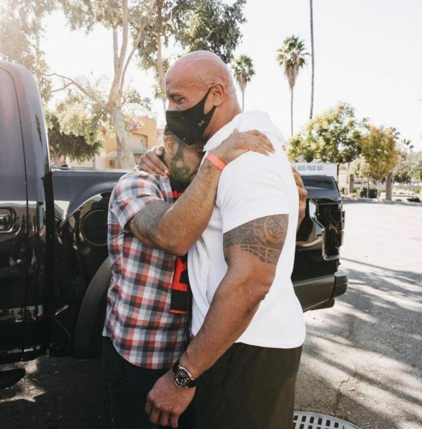 Dwayne Johnson hayranına kendi aracını hediye etti! 'Daha iyisine layıksın'