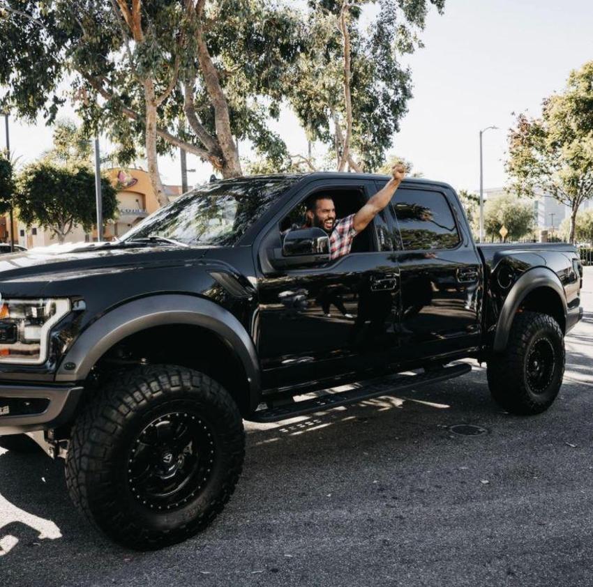 Dwayne Johnson hayranına kendi aracını hediye etti! 'Daha iyisine layıksın'